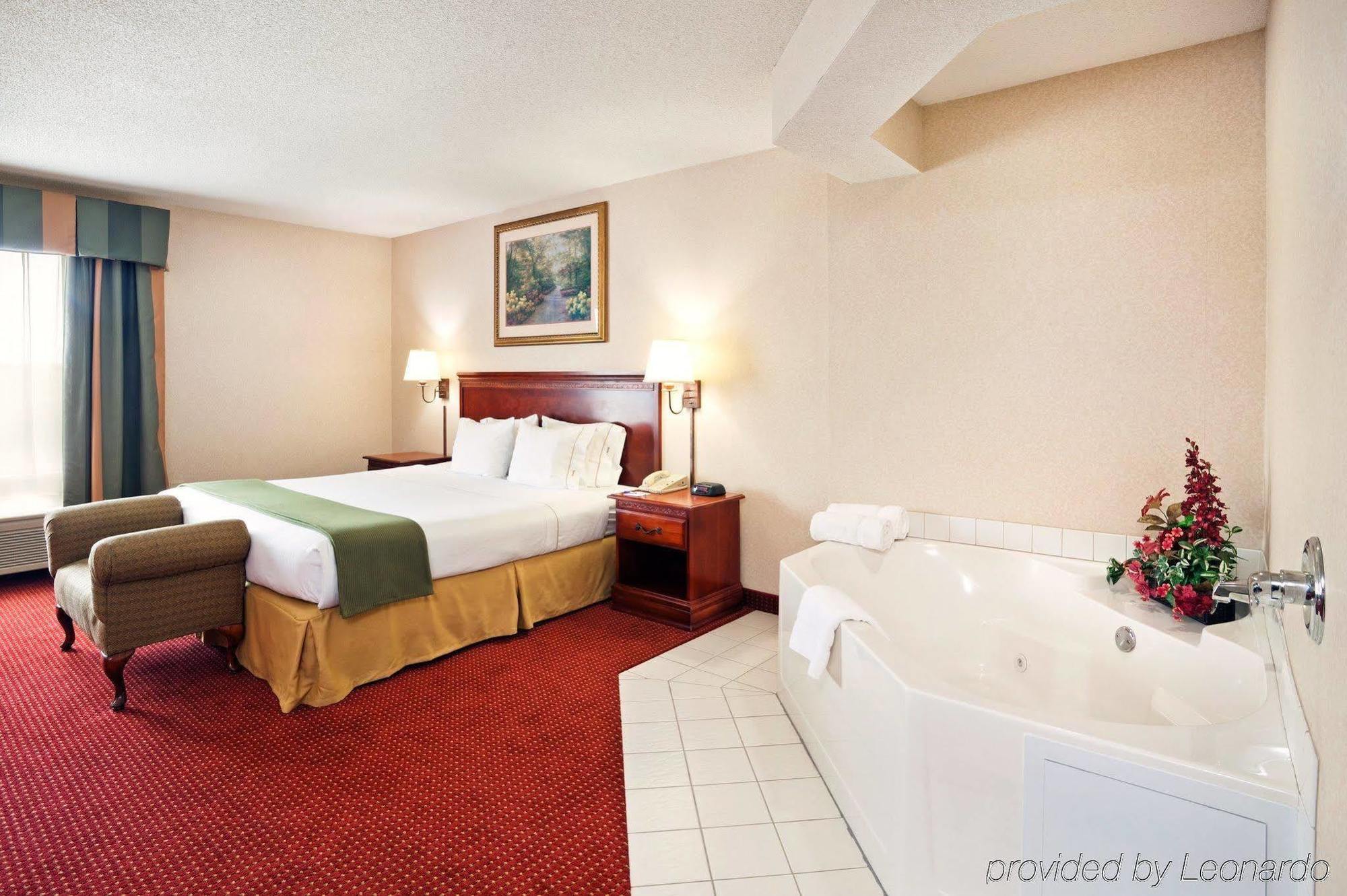 Holiday Inn Express & Suites Murphy By Ihg Room photo